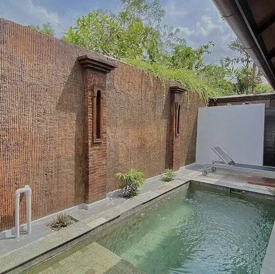 Chrome Hotel & Resort Solo