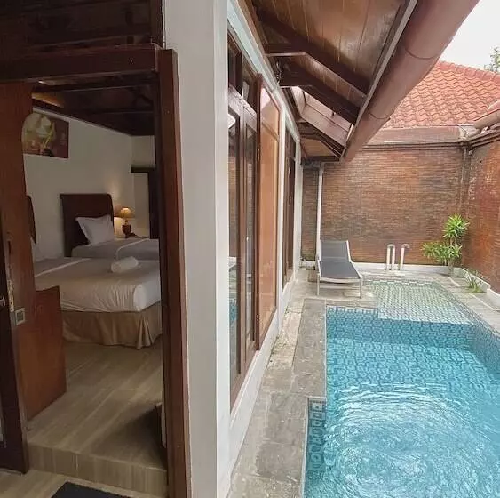 Chrome Hotel & Resort Solo