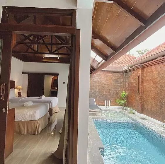 Chrome Hotel & Resort Solo