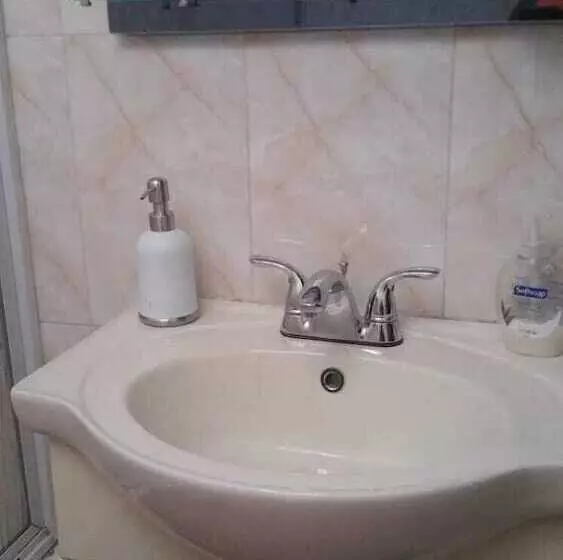 تختخواب و صبحانه Victoria S Place