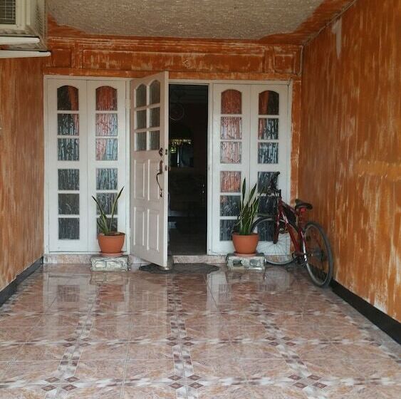 تختخواب و صبحانه Victoria S Place