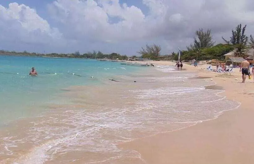 هتل Bamboo Breeze Inn