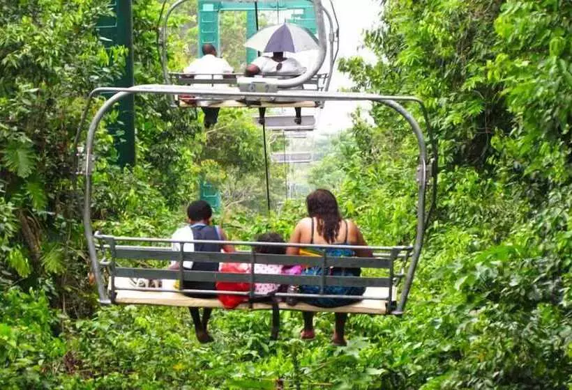 هتل Bamboo Breeze Inn