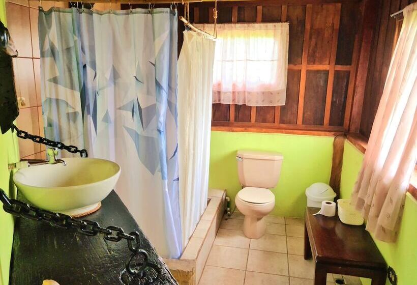 בית מלון כפרי Los Gallitos Eco Lodge