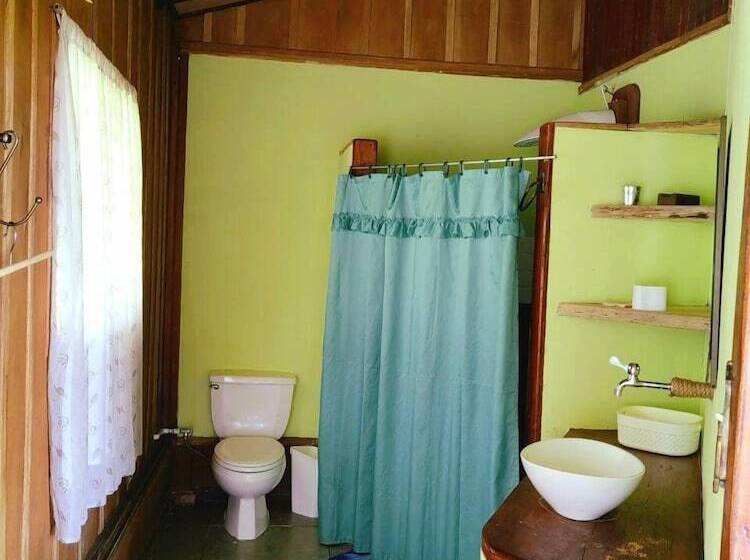 בית מלון כפרי Los Gallitos Eco Lodge