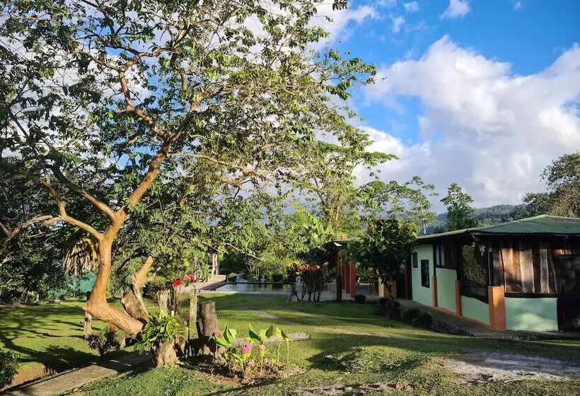 Hotelli Los Gallitos Eco Lodge