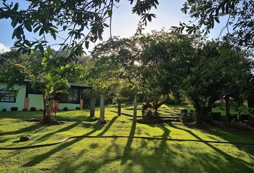 Hotelli Los Gallitos Eco Lodge