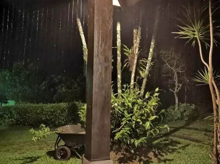 Hotelli Los Gallitos Eco Lodge