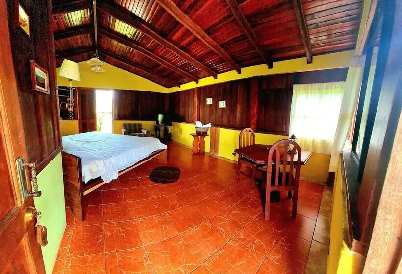 Hotelli Los Gallitos Eco Lodge