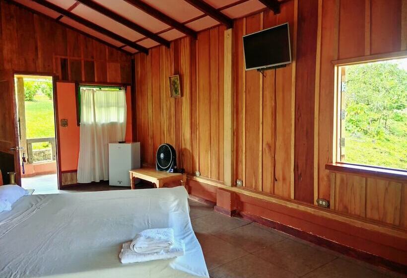 בית מלון כפרי Los Gallitos Eco Lodge