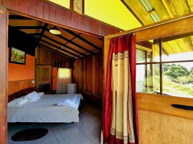 בית מלון כפרי Los Gallitos Eco Lodge