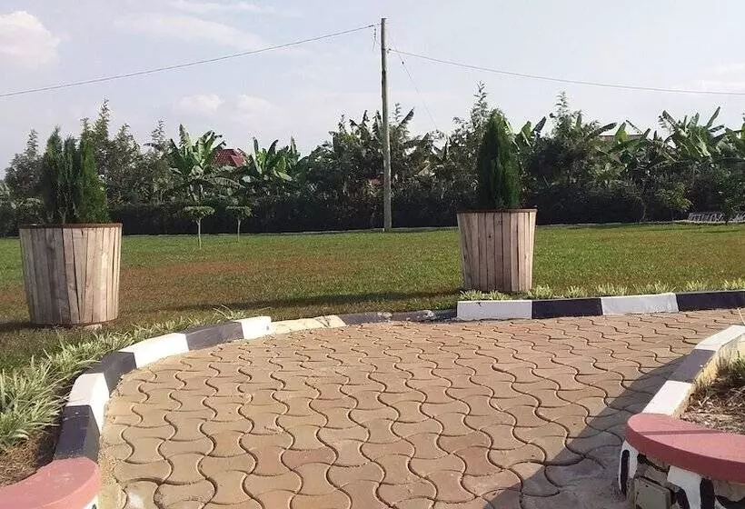 هتل Ryan Green And Gardens