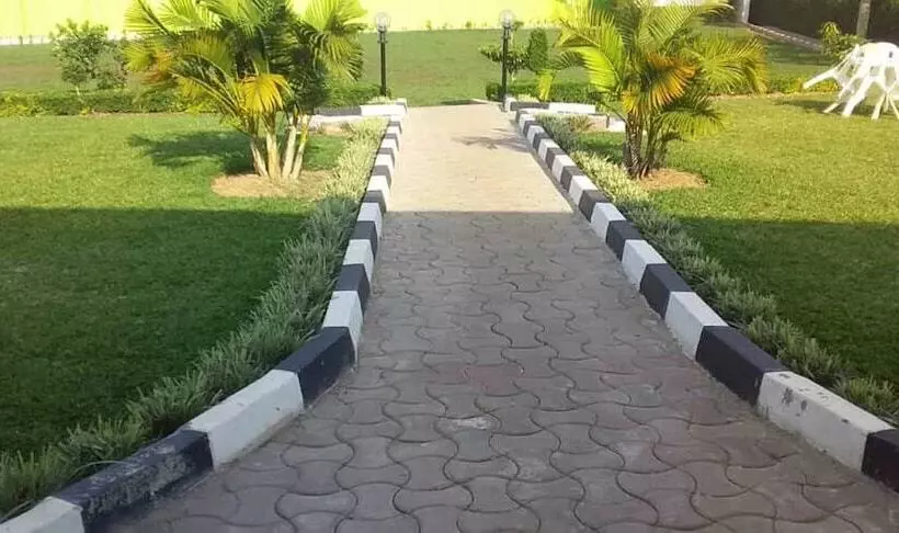 هتل Ryan Green And Gardens