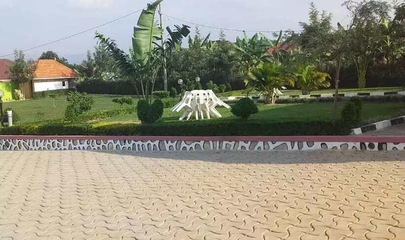 هتل Ryan Green And Gardens