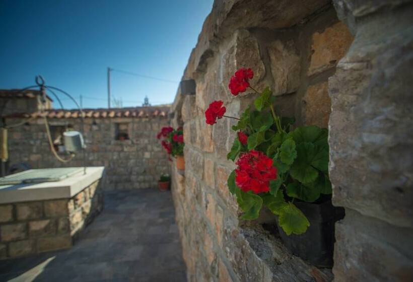 هتل Villa Old Castle