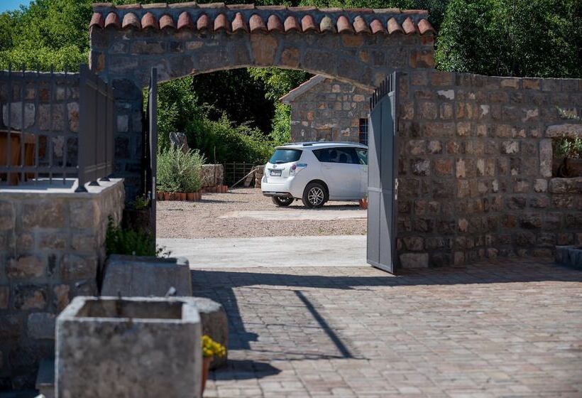 هتل Villa Old Castle