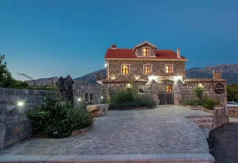 هتل Villa Old Castle