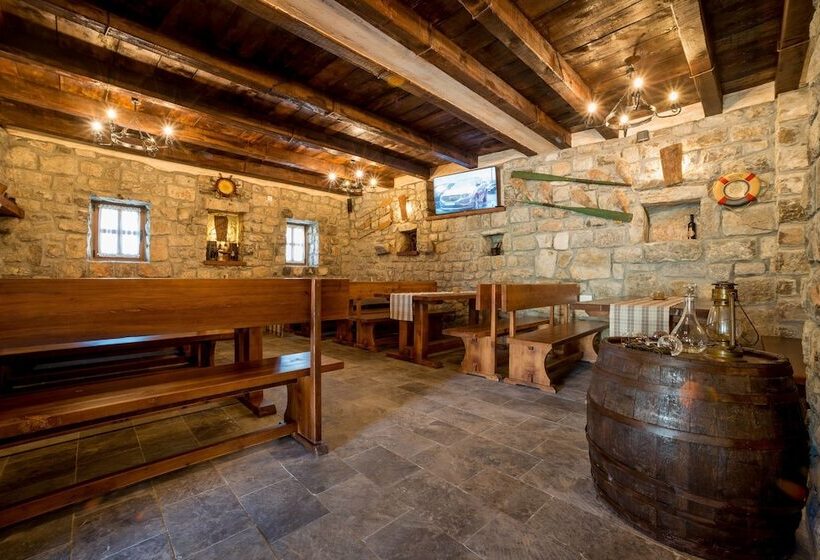 هتل Villa Old Castle