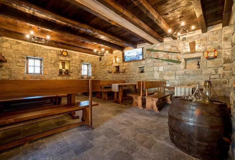 هتل Villa Old Castle