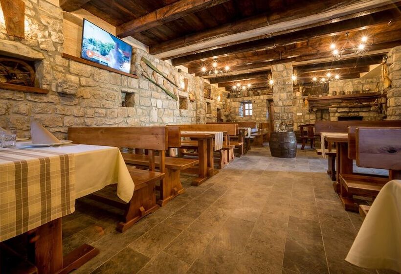 هتل Villa Old Castle