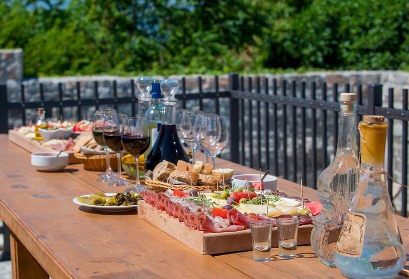 هتل Villa Old Castle