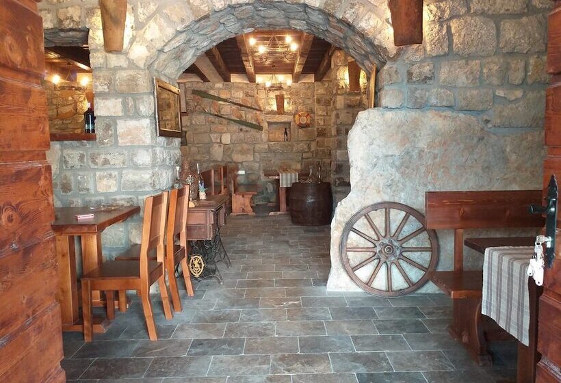 هتل Villa Old Castle