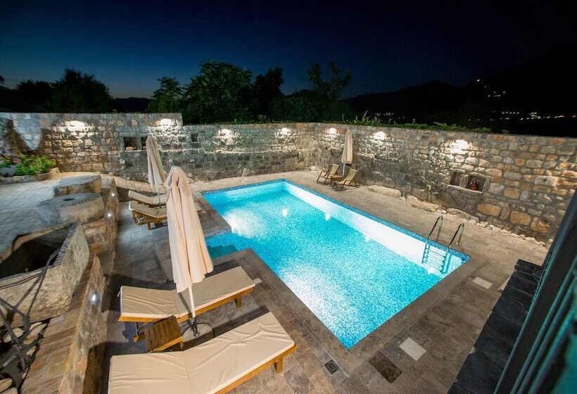 هتل Villa Old Castle