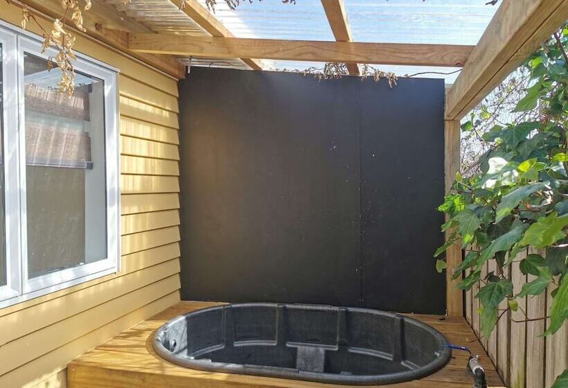 Parakai Geothermal Motel