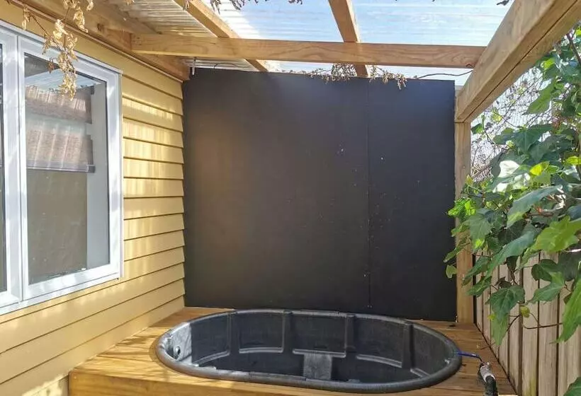 Parakai Geothermal Motel