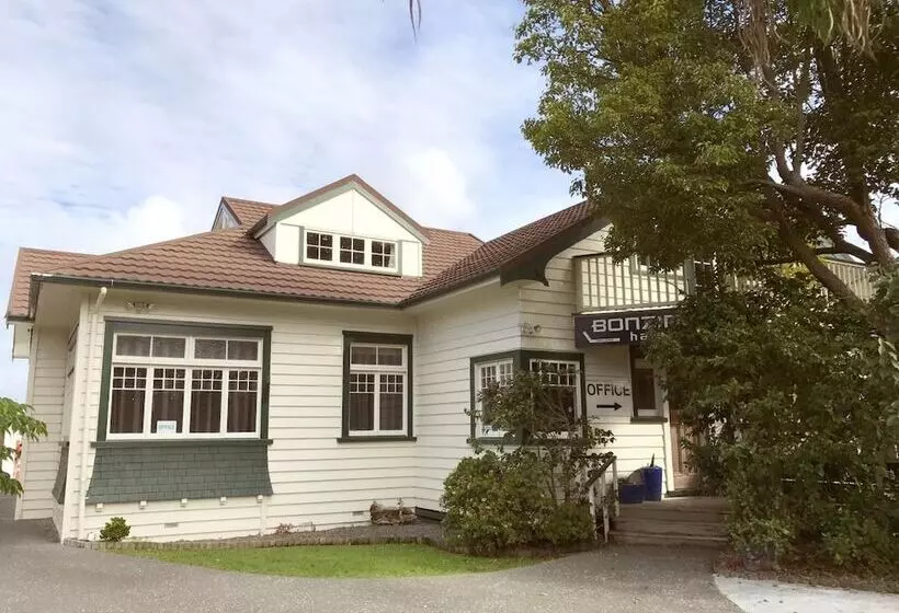 Parakai Geothermal Motel