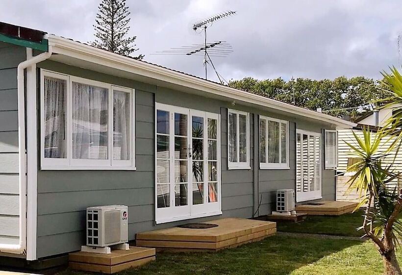 Parakai Geothermal Motel