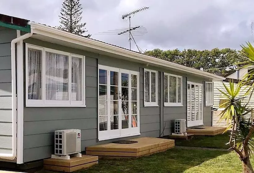 Parakai Geothermal Motel