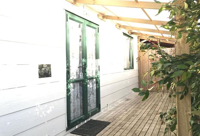 Parakai Geothermal Motel