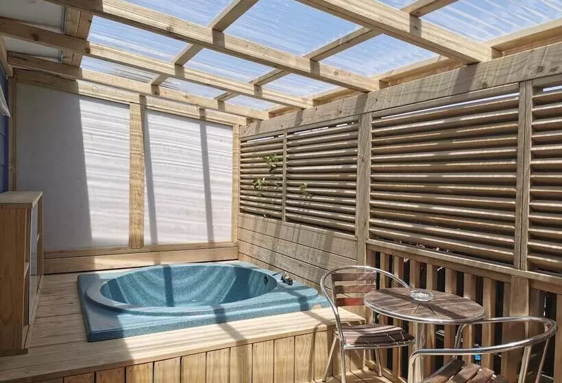 Parakai Geothermal Motel