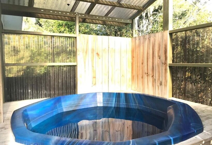 Parakai Geothermal Motel