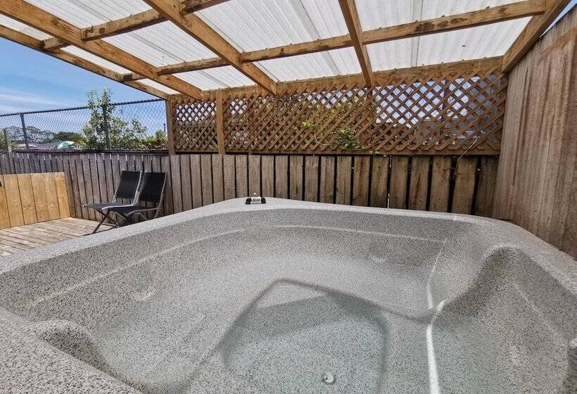 Parakai Geothermal Motel