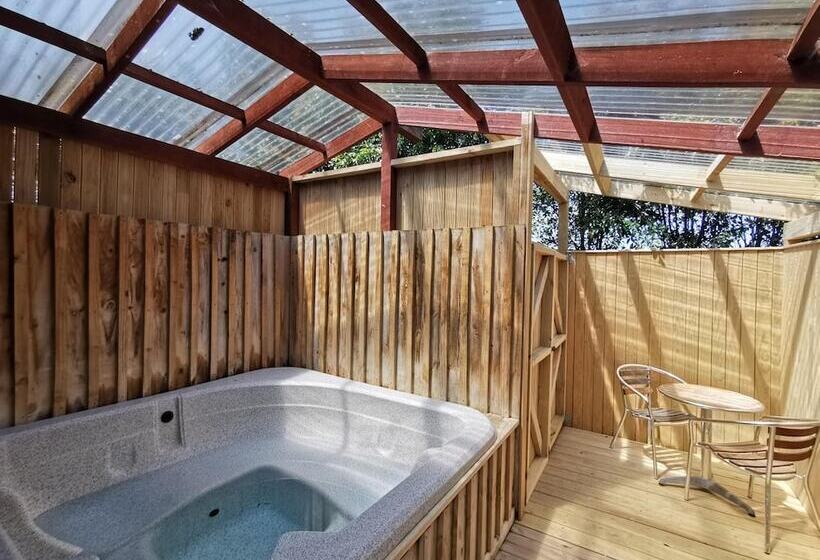 Parakai Geothermal Motel