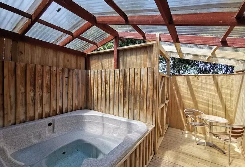 Parakai Geothermal Motel