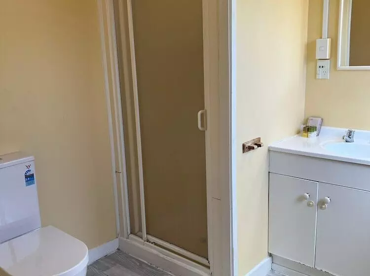 Parakai Geothermal Motel