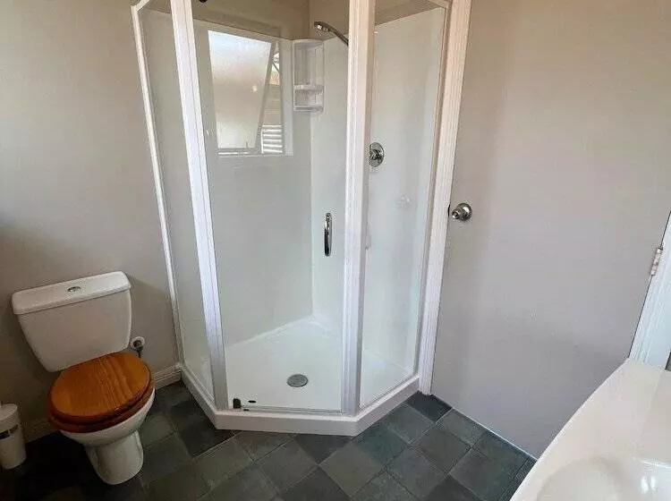 Parakai Geothermal Motel