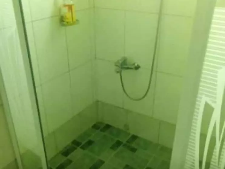 پانسیون A & J Holiday Suites
