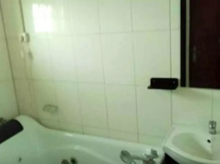 پانسیون A & J Holiday Suites