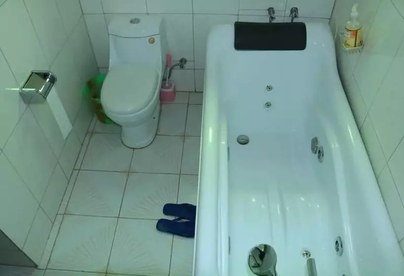 پانسیون A & J Holiday Suites