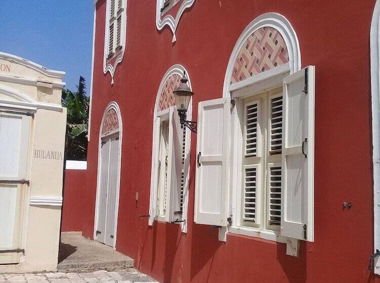 تختخواب و صبحانه Sombré Di Kabana