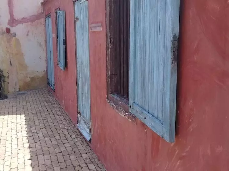 تختخواب و صبحانه Sombré Di Kabana