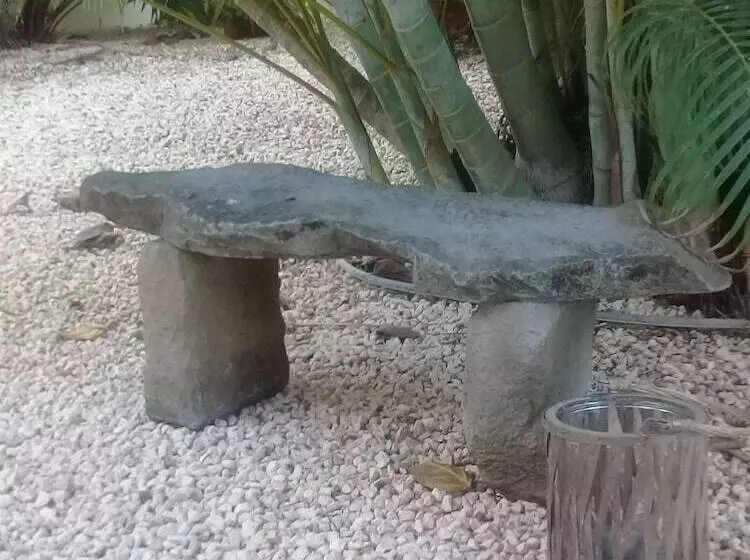 تختخواب و صبحانه Sombré Di Kabana