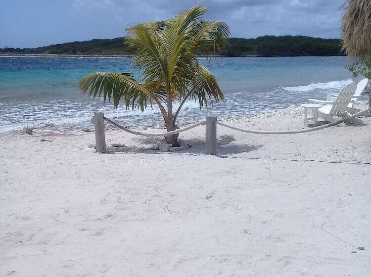 تختخواب و صبحانه Sombré Di Kabana