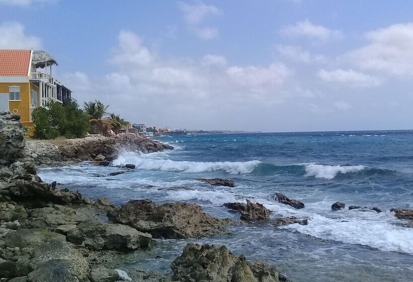 تختخواب و صبحانه Sombré Di Kabana