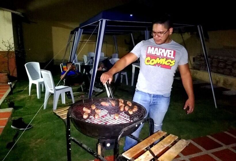 Casa La Vieja Guardia   Hostel