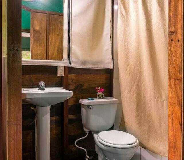 هتل Chaltunha Hostel Flores Island